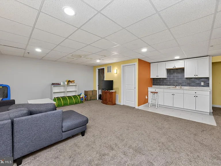 271 Fairfield Cir W — Photo 25