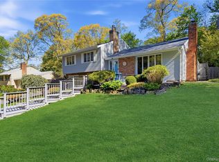 16 Dale Rd, Halesite, NY 11743