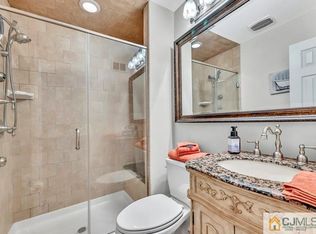 27 Bedford Rd, Kendall Park, NJ 08824