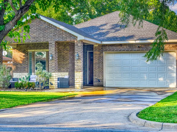218 Town North Dr, Terrell, TX 75160