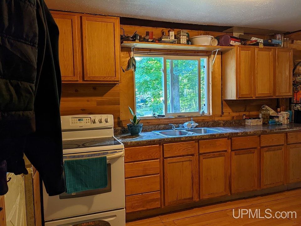211 Michigan Ave, Ontonagon, MI 49953 Zillow