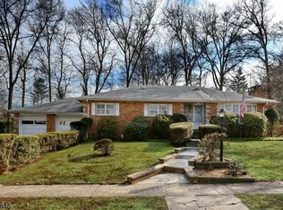 16 Hurst Ter, Wayne, NJ 07470