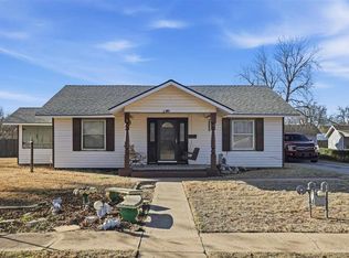 210 S Oak Ave, Hennessey, OK 73742