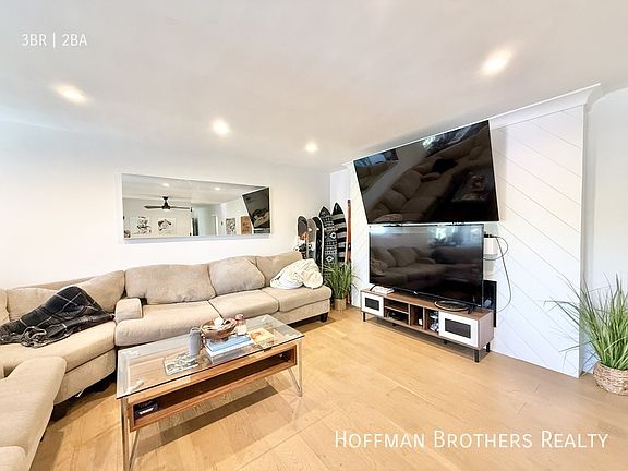 4th image of 1102 11th St APT 308