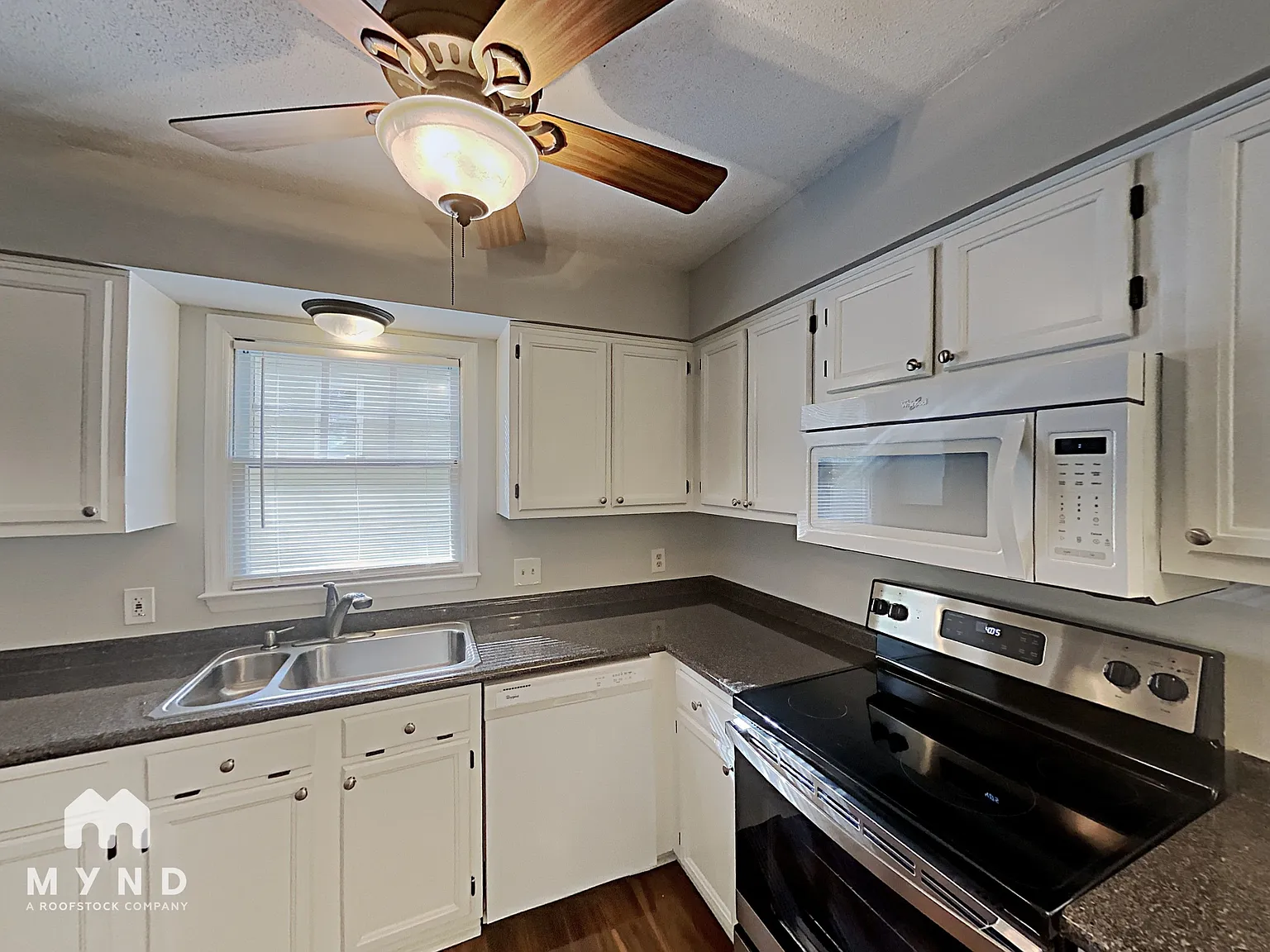 4 bed, 2.5 bath, 1416 sqft, $2,055 — Photo 4