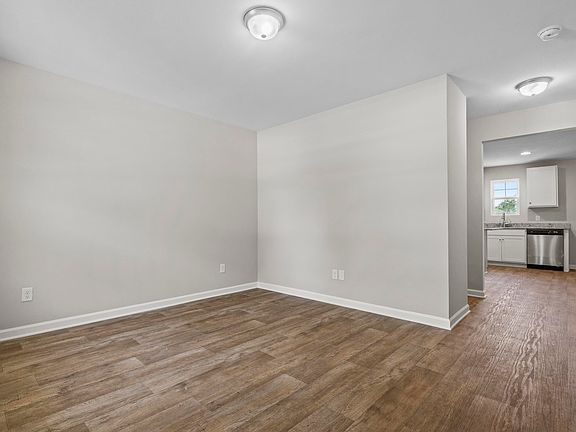 4th image of 166 Carriagebrook Cir