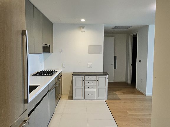 5th image of 889 Francisco St Unit 2011
