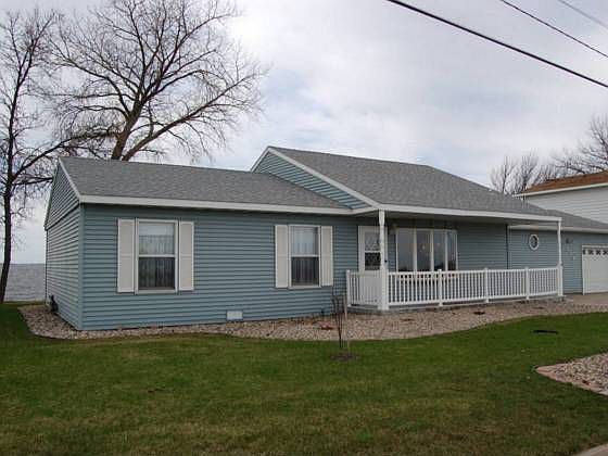 1st image of 174 N Lake Dr