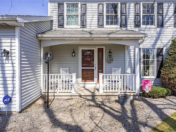 4th image of 4637 Lake Rd