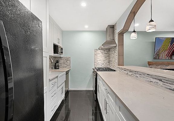 3rd image of 38 E 126th St #1
