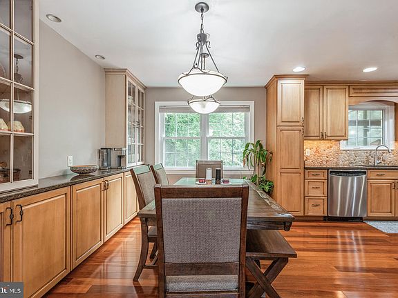 5th image of 520 Stockbridge Ct