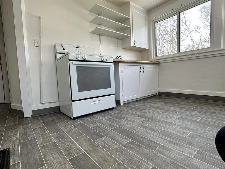 521 Adams St #5 — Photo 13
