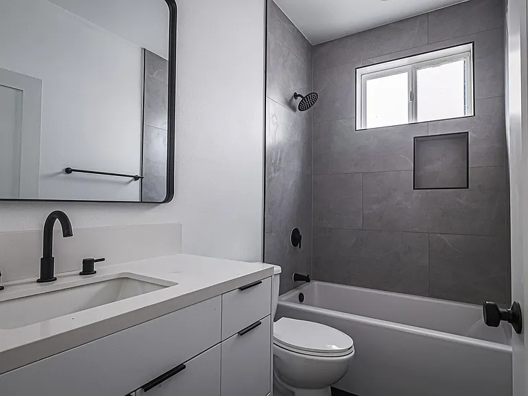 New Construction Luxury 4 Bed Townhomes With Roof Decks — Photo 14