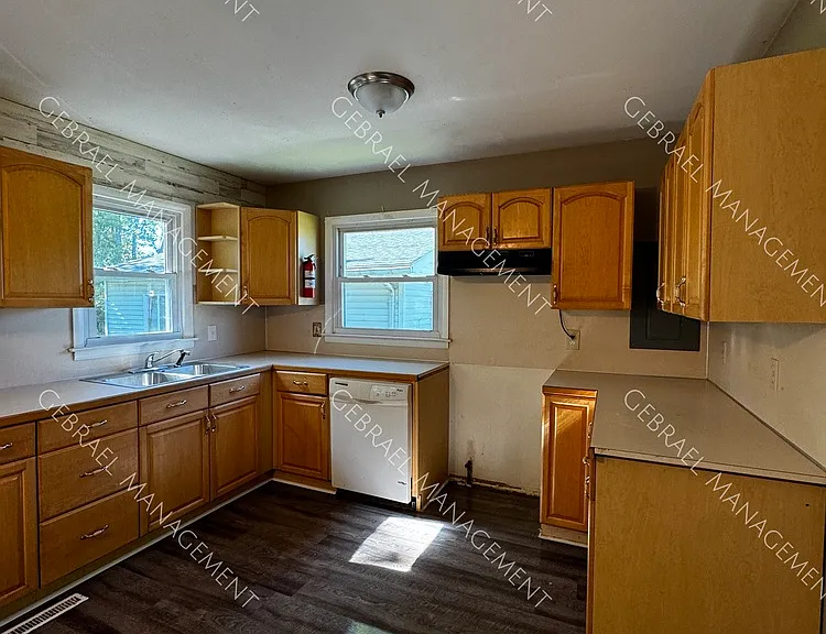 2462 Miami Beach Dr — Photo 7