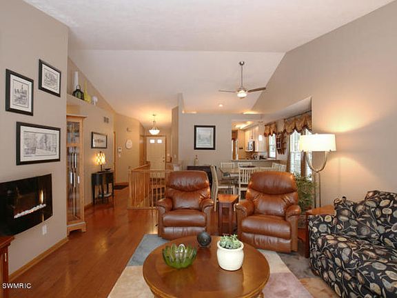 5th image of 19 Aspen Ln NE