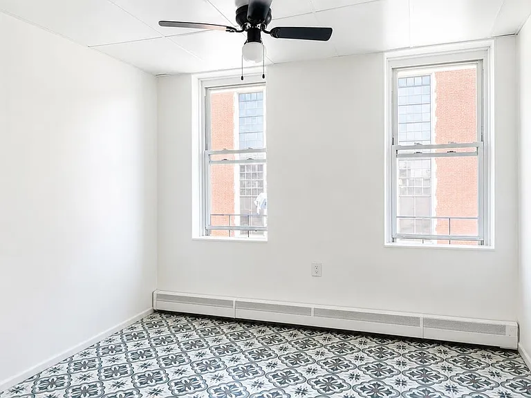 671 Montgomery St #4 — Photo 6