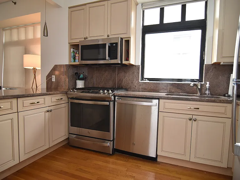 2 Jones St #402 — Photo 4