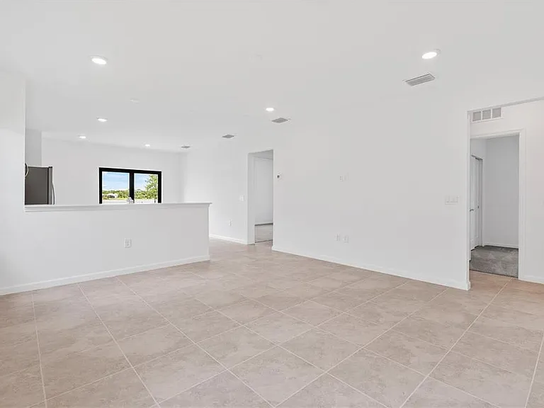 6560 Silverstar Dr — Photo 15
