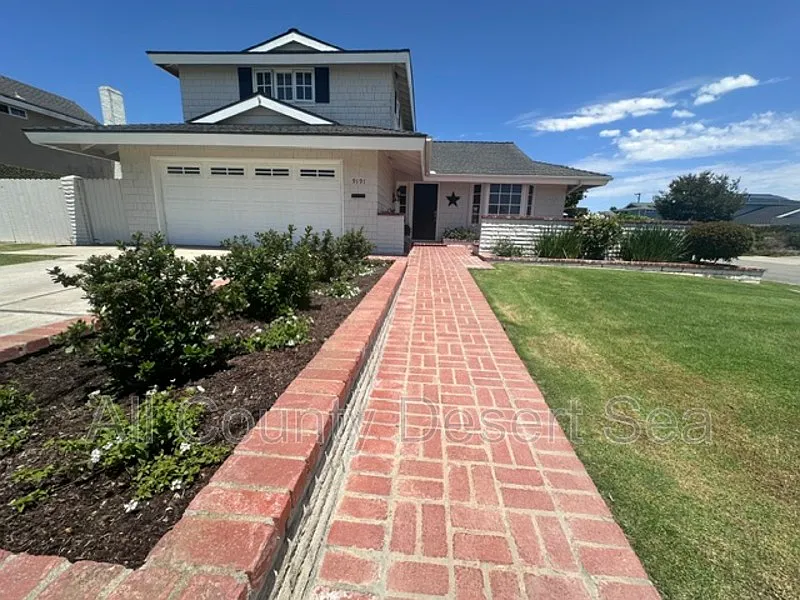 3 bed, 3.0 bath, 2144 sqft, $5,999 — Photo 4