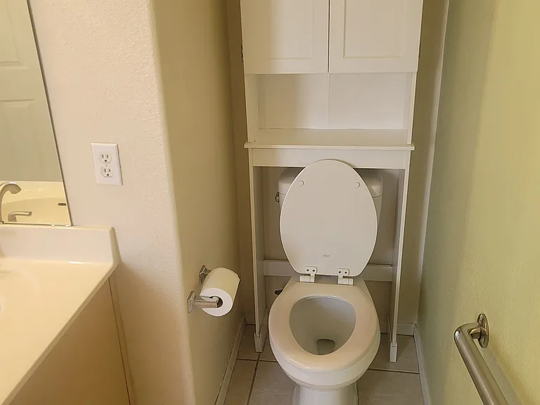 7142 Raleigh Hills Dr NE — Photo 18