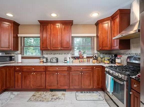 2nd image of 78 Walnut Ave E