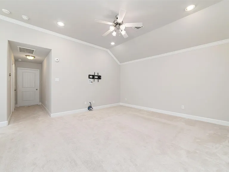 5020 Dickson St — Photo 14