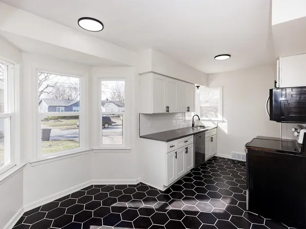 1439 57th St, Des Moines, IA 50311