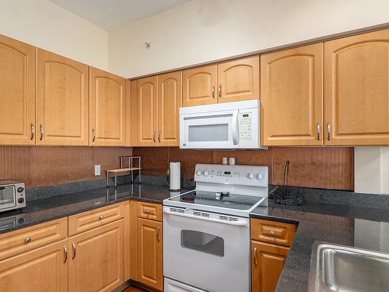 2515 SW 35th Pl #219 — Photo 10