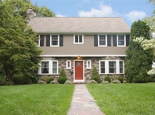 44 Shoreham Dr, Rochester, NY 14618