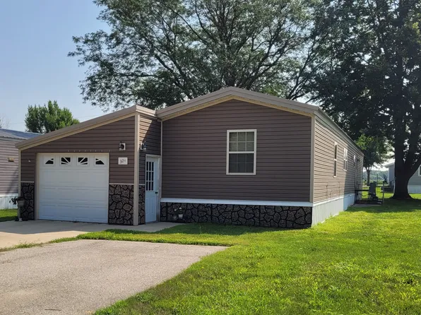 301 N 6th Ave #324, Sheldon, IA 51201