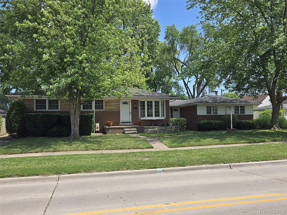 1st image of 3609 River Dr
