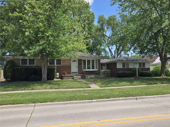 3609 River Dr, Lincoln Park, MI 48146