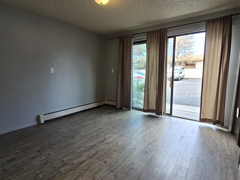 1140 Walnut Ave #8 — Photo 17