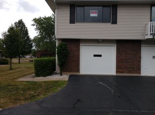 115 Millbrook Ln, Schaumburg, IL 60193