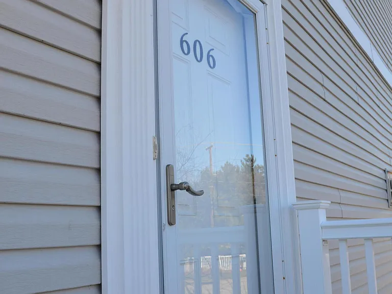 606 Park Ave — Photo 58