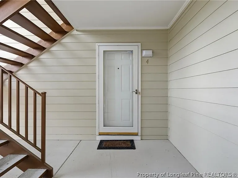 401 Meadowland Ct #4 — Photo 3