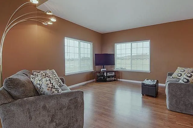 3733 Munson St — Photo 2