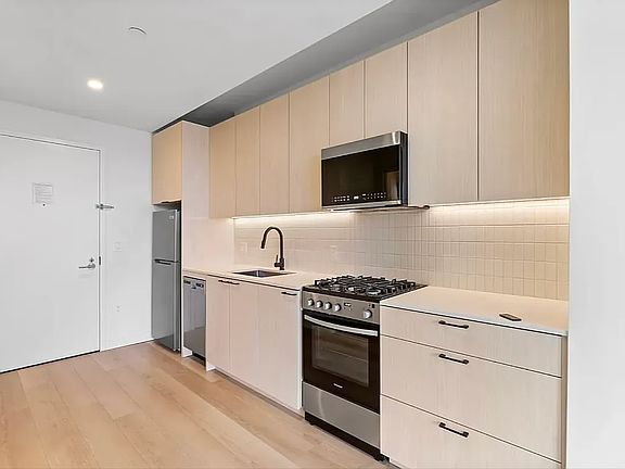4th image of 15310 88th Ave #515