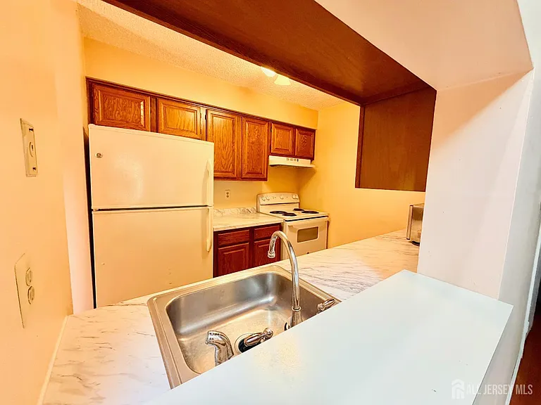 2310 Ravens Crest Dr — Photo 11
