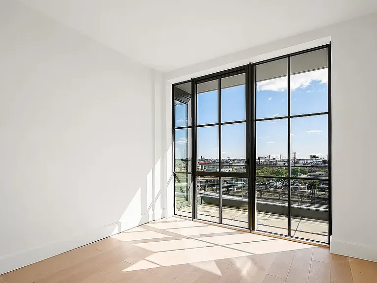 22-18 Jackson Ave #1010 — Photo 12