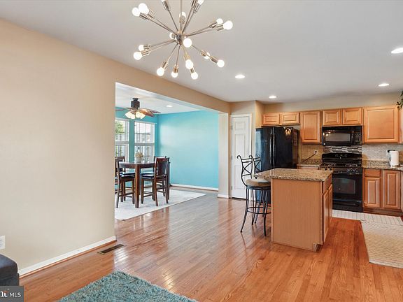 4th image of 274 S Savanna Dr