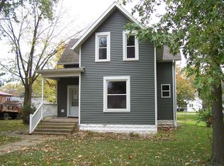 517 Market St, Henry, IL 61537