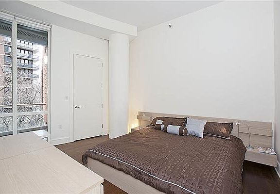 4th image of 250 E 49th St #3C