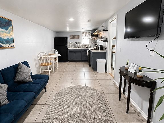 2nd image of 1008 N D St