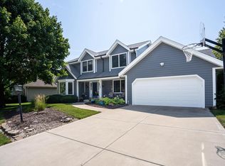 14245 W Fieldpointe Dr, New Berlin, WI 53151