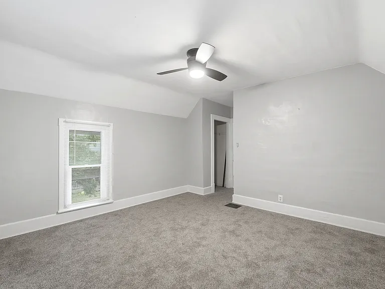 334 1/2 W 9th St #1 — Photo 12