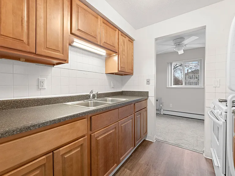 The Hillcrest Apartments — Photo 25