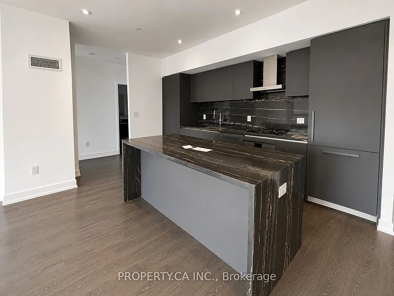 1315 Bay St #2002 — Photo 6