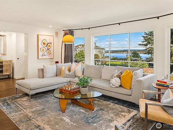 3rd image of 453 McGilvra Boulevard E
