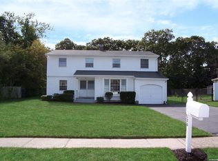 126 Blue Point Rd W, Holtsville, NY 11742